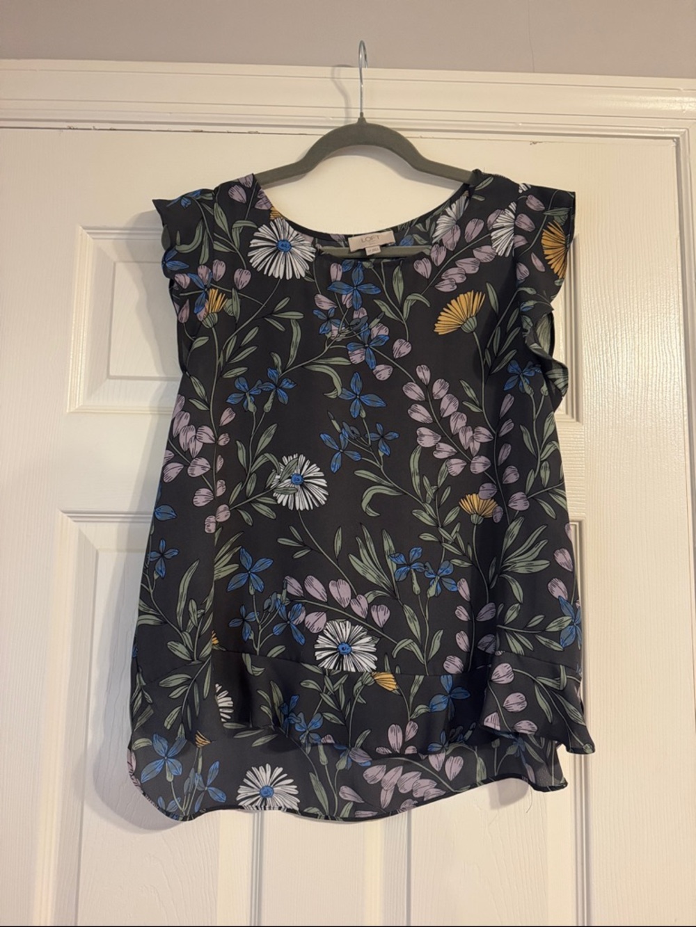 Women’s Black Floral Ruffle Sleeve Blouse